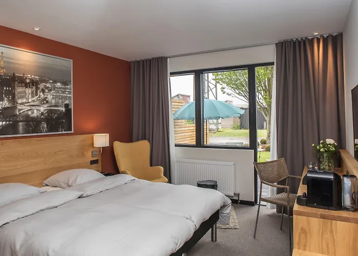 Hotel 6400