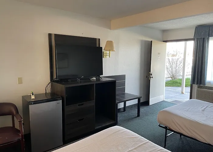 Landmark Inn