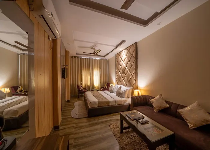 Perfectstayz Premium At Harkipauri Road - Ganga View Rooftop Cafe