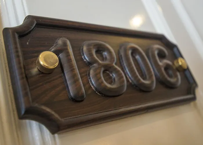 Le Bouton D'Or Boutique Hotel