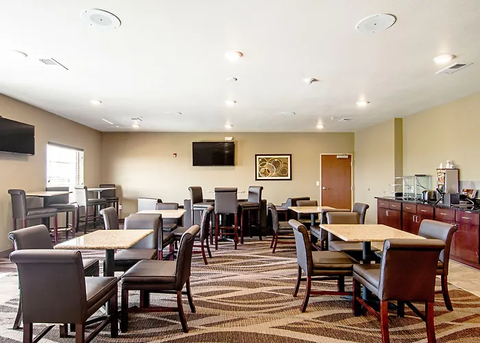 Cobblestone Hotel & Suites - Paxton