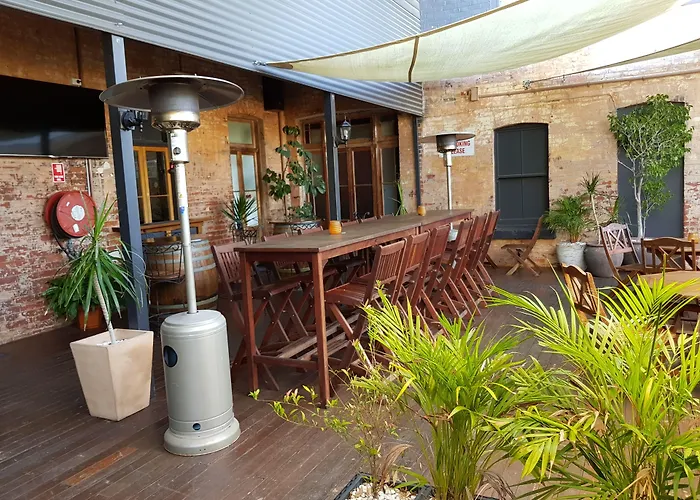 Commercial Hotel