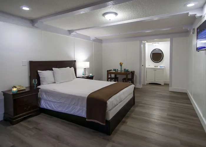 Spinnaker Inn Of Naples