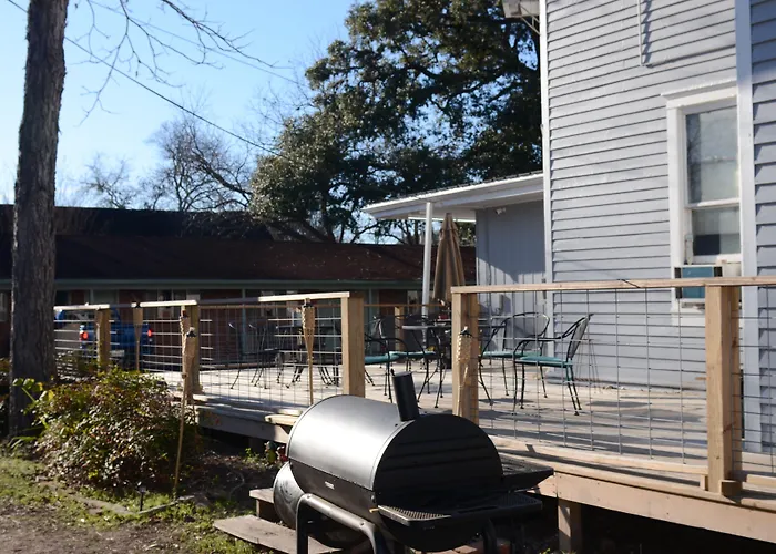 The Oak Motel