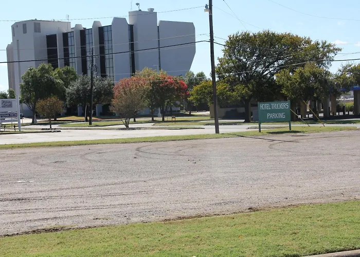 Lonestar Inn And Suites