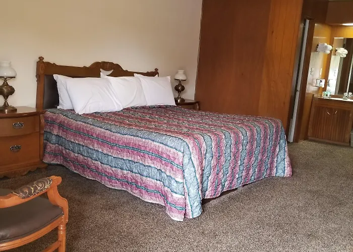 Plaza Motel