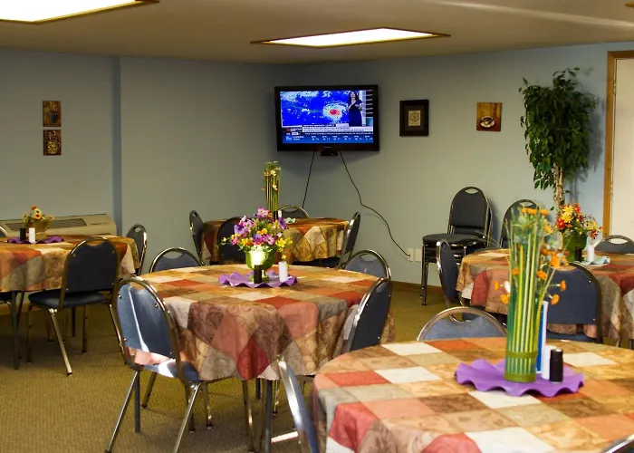 Cottonwood Inn & Suites