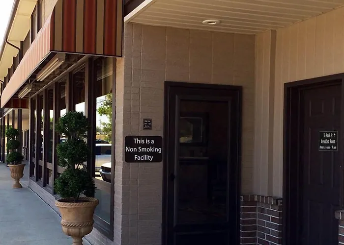 Cottonwood Inn & Suites