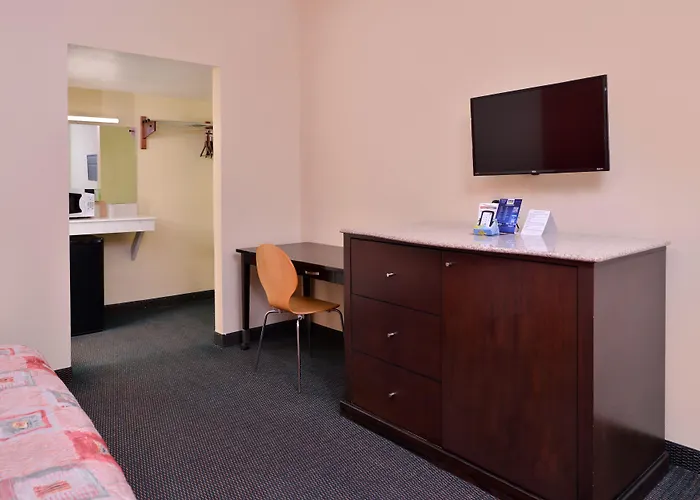 Scottish Inn And Suites