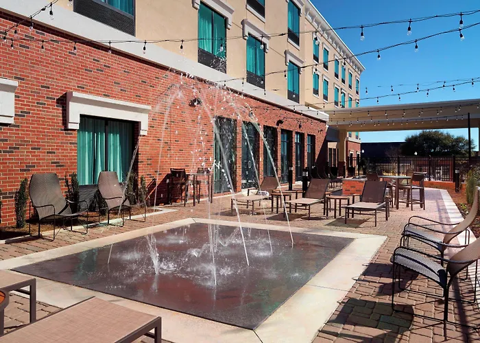 Courtyard By Marriott Lagrange