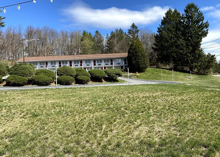 Economy Lodge 682 Main St Sturbridge