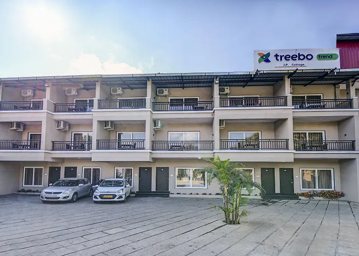 Treebo Jp Cottage With Swimming Pool
