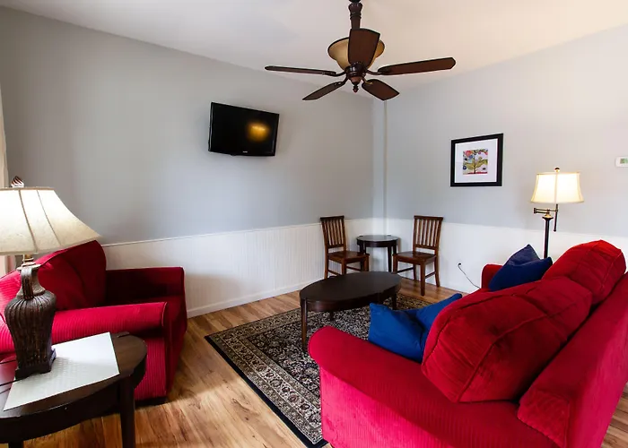 The Dahlonega Square Hotel