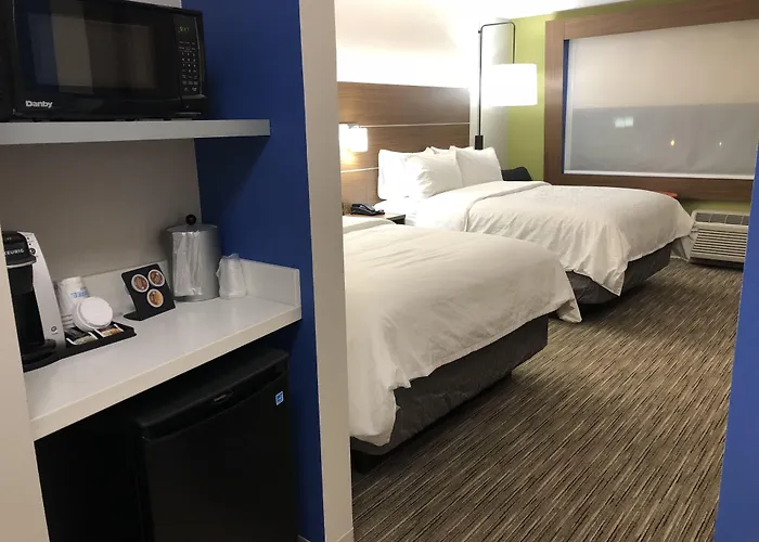 Holiday Inn Express & Suites Racine By Ihg