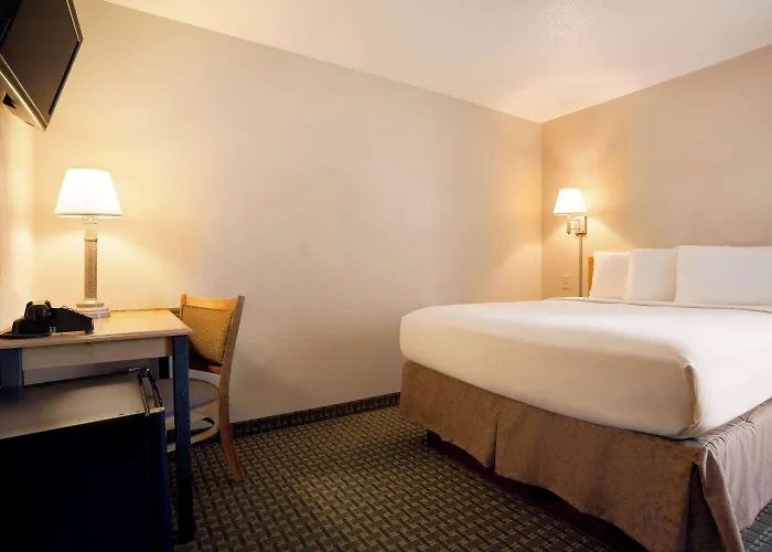 Travelodge By Wyndham Edgemont