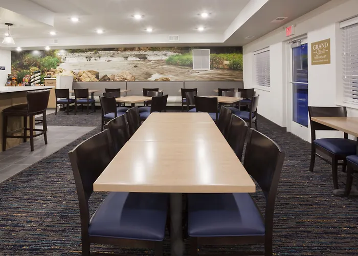 Grandstay Hotel & Suites