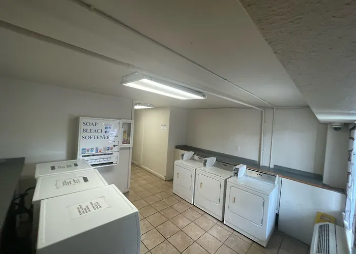 Budgetel Inn And Suites - Louisville