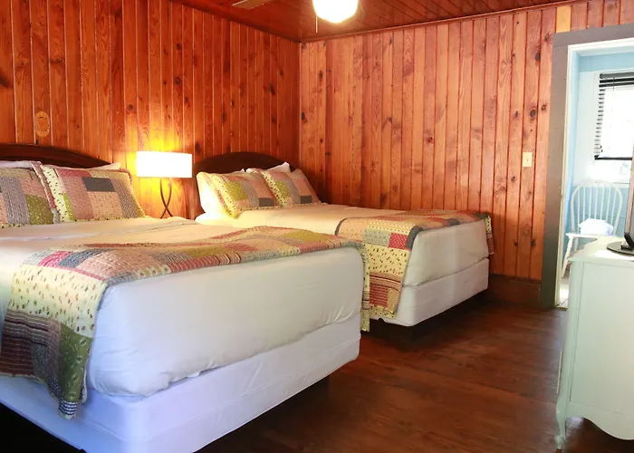 Riverside Lodge At Chimney Rock