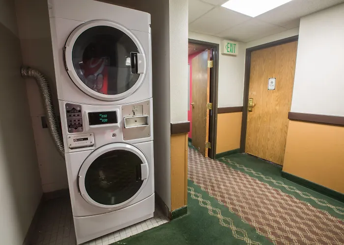 Bridgeway Inn & Suites - Portland Airport