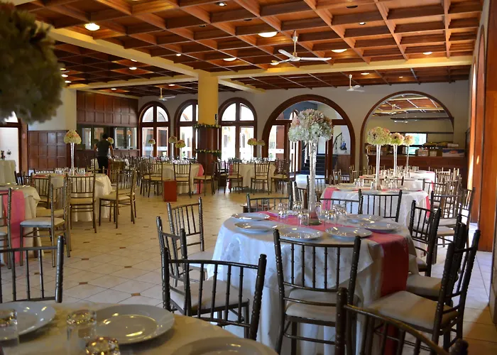 Dm Hoteles Mossone - Ica