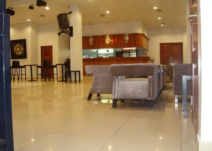 Paddy'S Hotel & Apartments