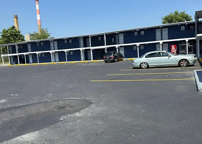 Island Motor Inn