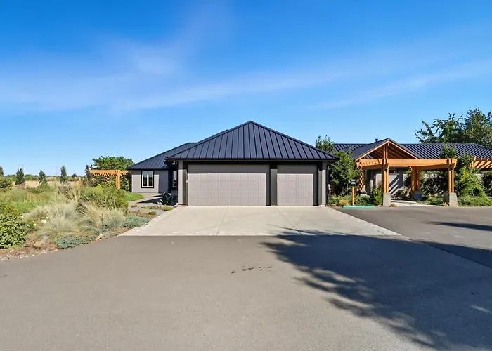 Vineyard Main House -10 Acre Vineyard
