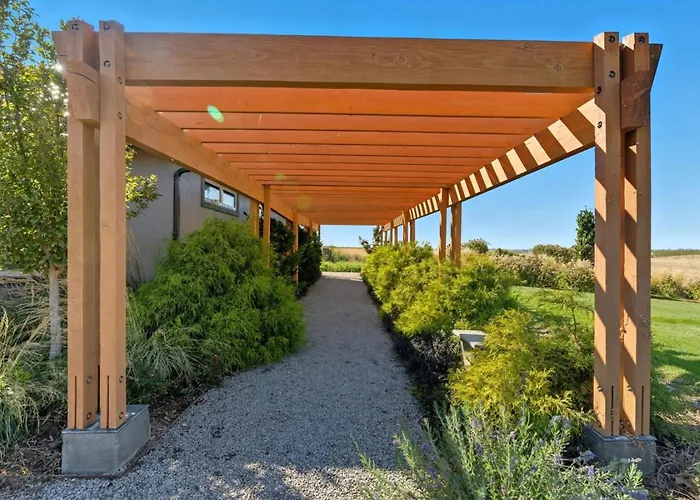 Vineyard Main House -10 Acre Vineyard