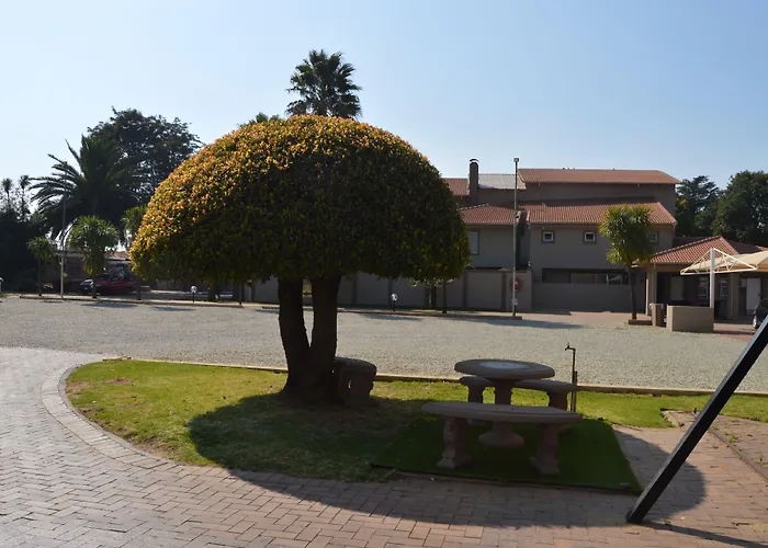 Airport Gardens Boutique Hotel