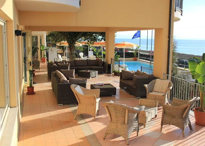 Lion'S Hotel