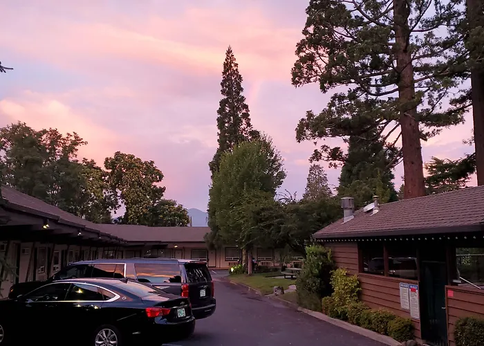 Redwood Hyperion Suites