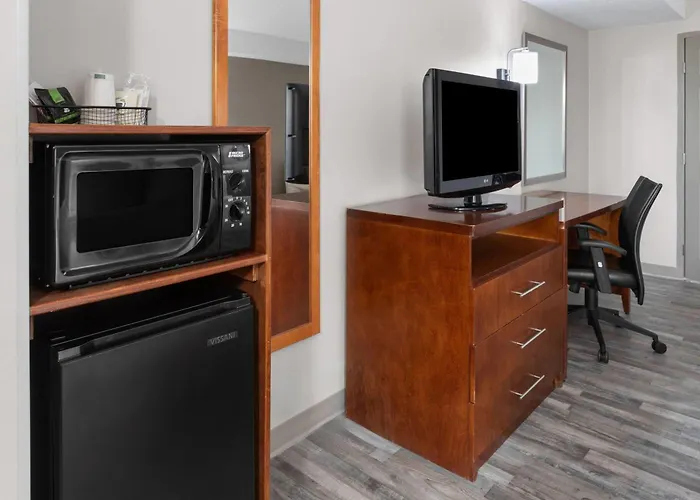 Days Inn By Wyndham Dumfries Quantico