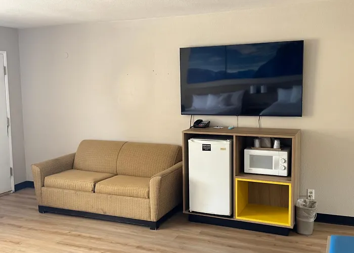 Days Inn By Wyndham Ridgecrest Near China Lake Naval Station