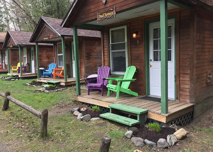 Pine Crest Motel & Cabins