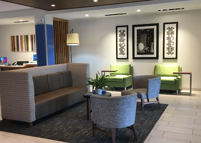 Holiday Inn Express & Suites Junction By Ihg