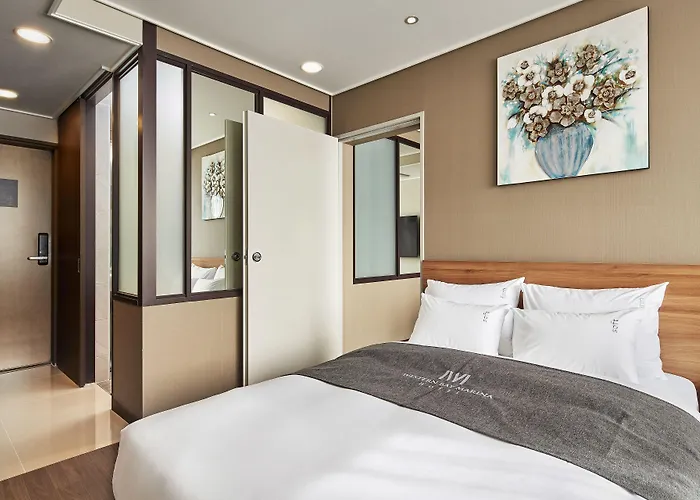 Western Bay Marina Hotel