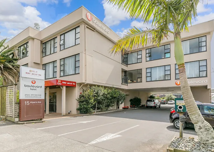 Boulevard Hotel