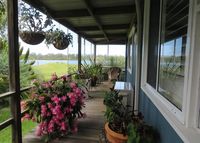 Lakes Entrance Waterfront Cottages With King Beds