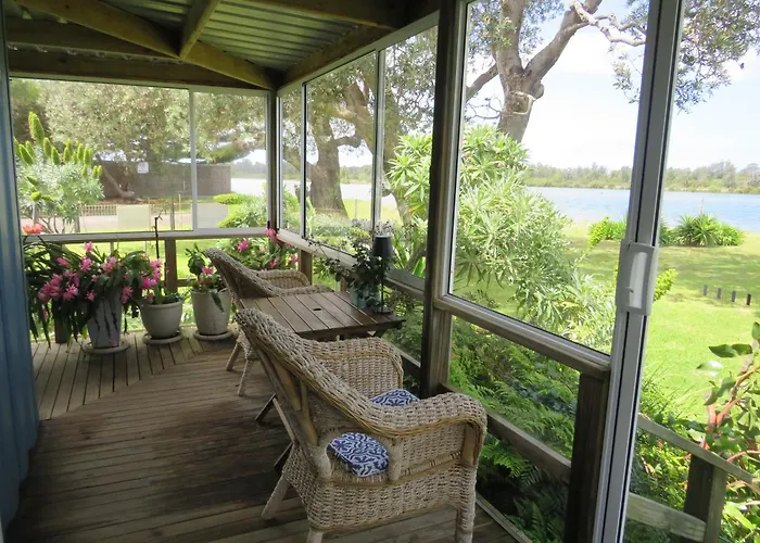 Lakes Entrance Waterfront Cottages With King Beds