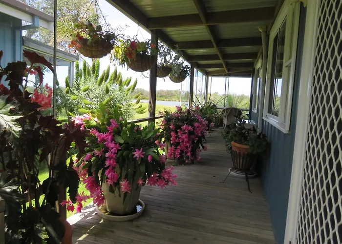 Lakes Entrance Waterfront Cottages With King Beds