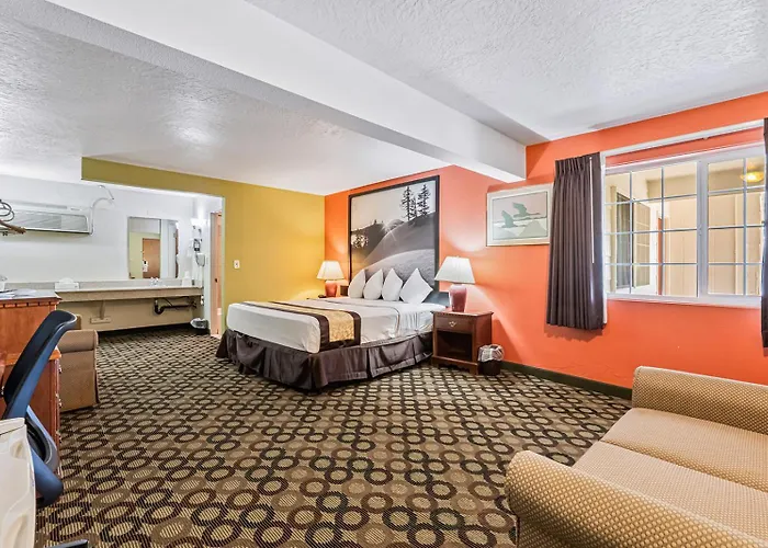 Super 8 By Wyndham Ontario