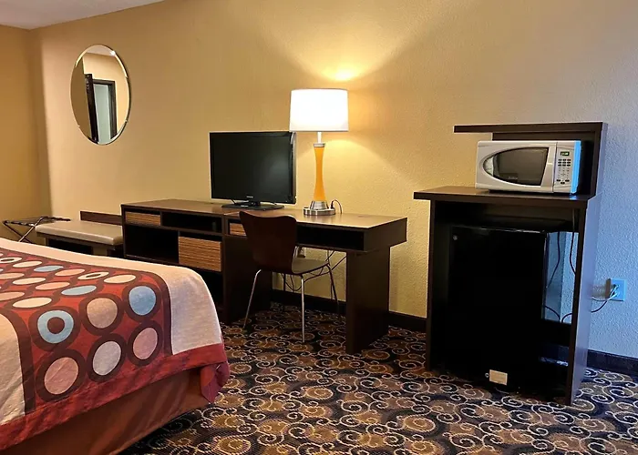 Super 8 By Wyndham Evansville North