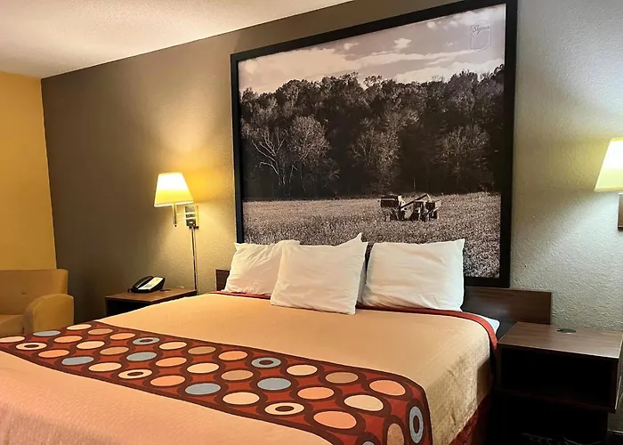 Super 8 By Wyndham Evansville North