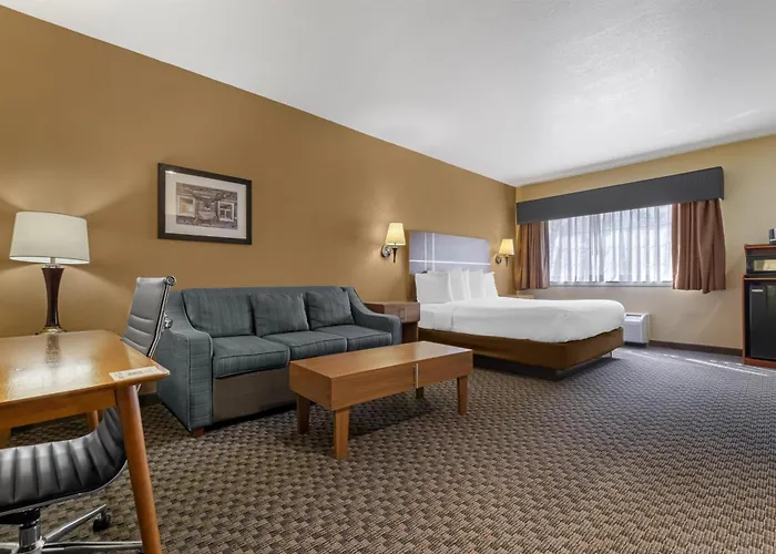 Best Western Plus Shamrock Inn & Suites
