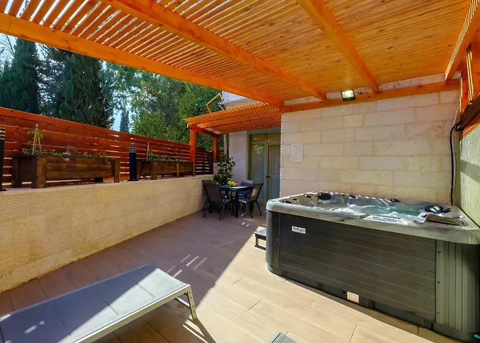 Mamilla View- Suites & Apt Hotel