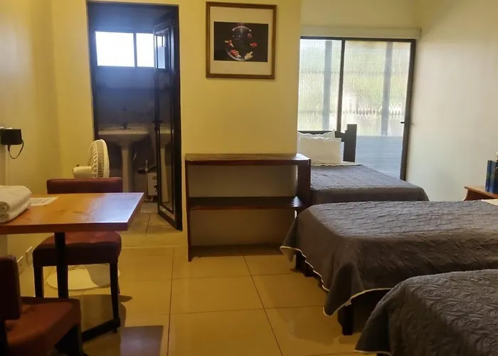 Hotel La Cueva Limon