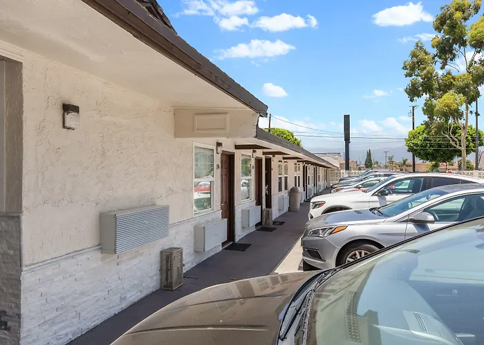 Le Blanc Inn & Suites