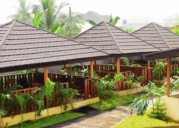 Monty Suites & Golf