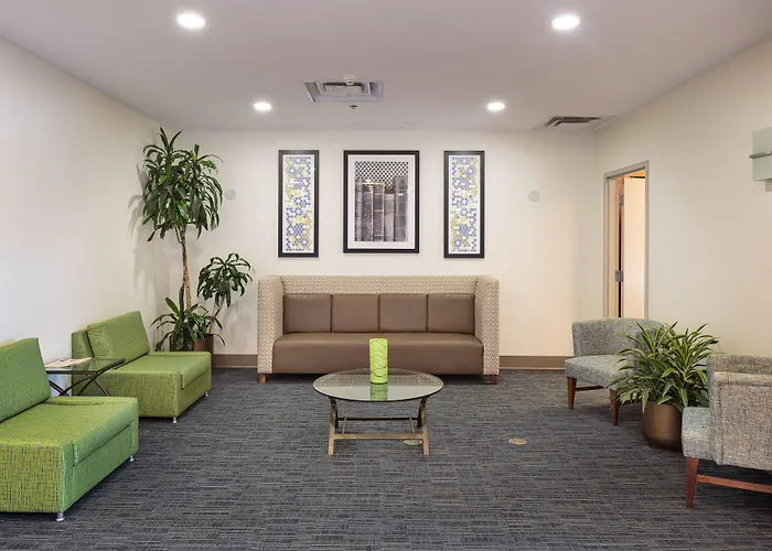Holiday Inn Express & Suites - Belleville By Ihg