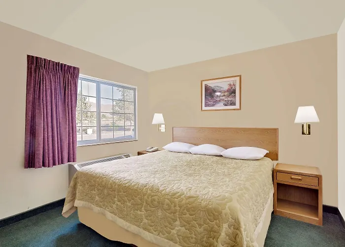 Super 8 By Wyndham Battle Mountain